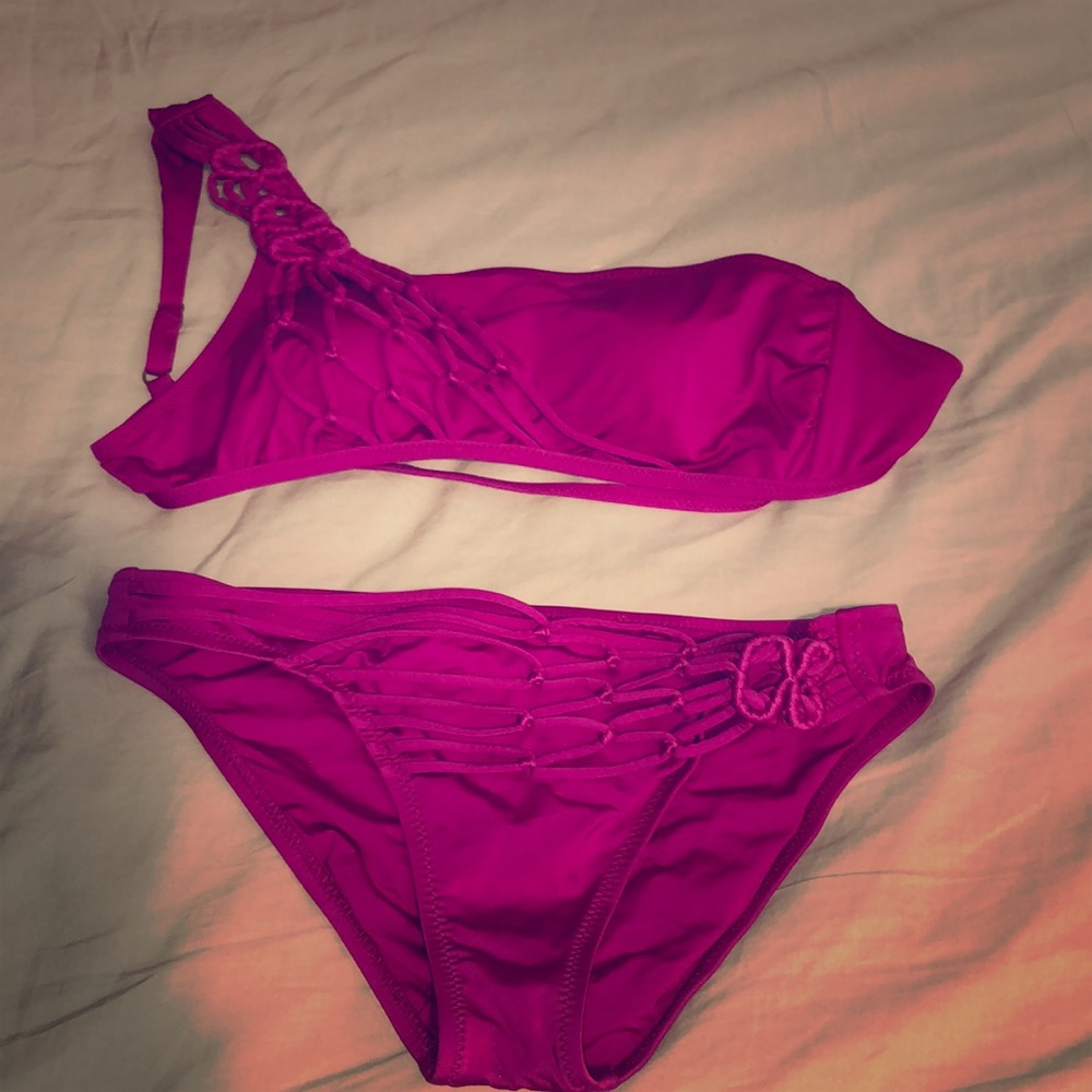 BECCA - Fuchsia bikini